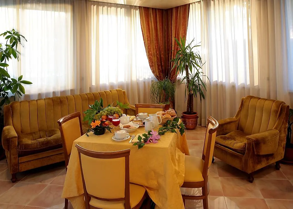 Hotel Villa Luca Chianciano Terme 3*,