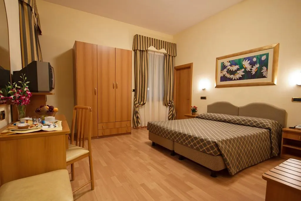 Hotel Villa Luca Chianciano Terme 3*,
